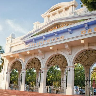 Nearby Gloucester Park is a popular entertainment venue